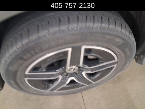 Used 2023 Mercedes-Benz GLC 300 4MATIC image 12