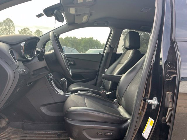 Used 2022 Chevrolet Trax LT w/ LT Convenience Package FWD image 7