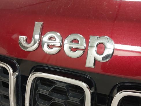 Used 2021 Jeep Grand Cherokee Laredo X image 31