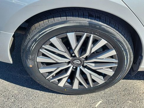 Used 2024 Nissan Altima 2.5 SV image 7