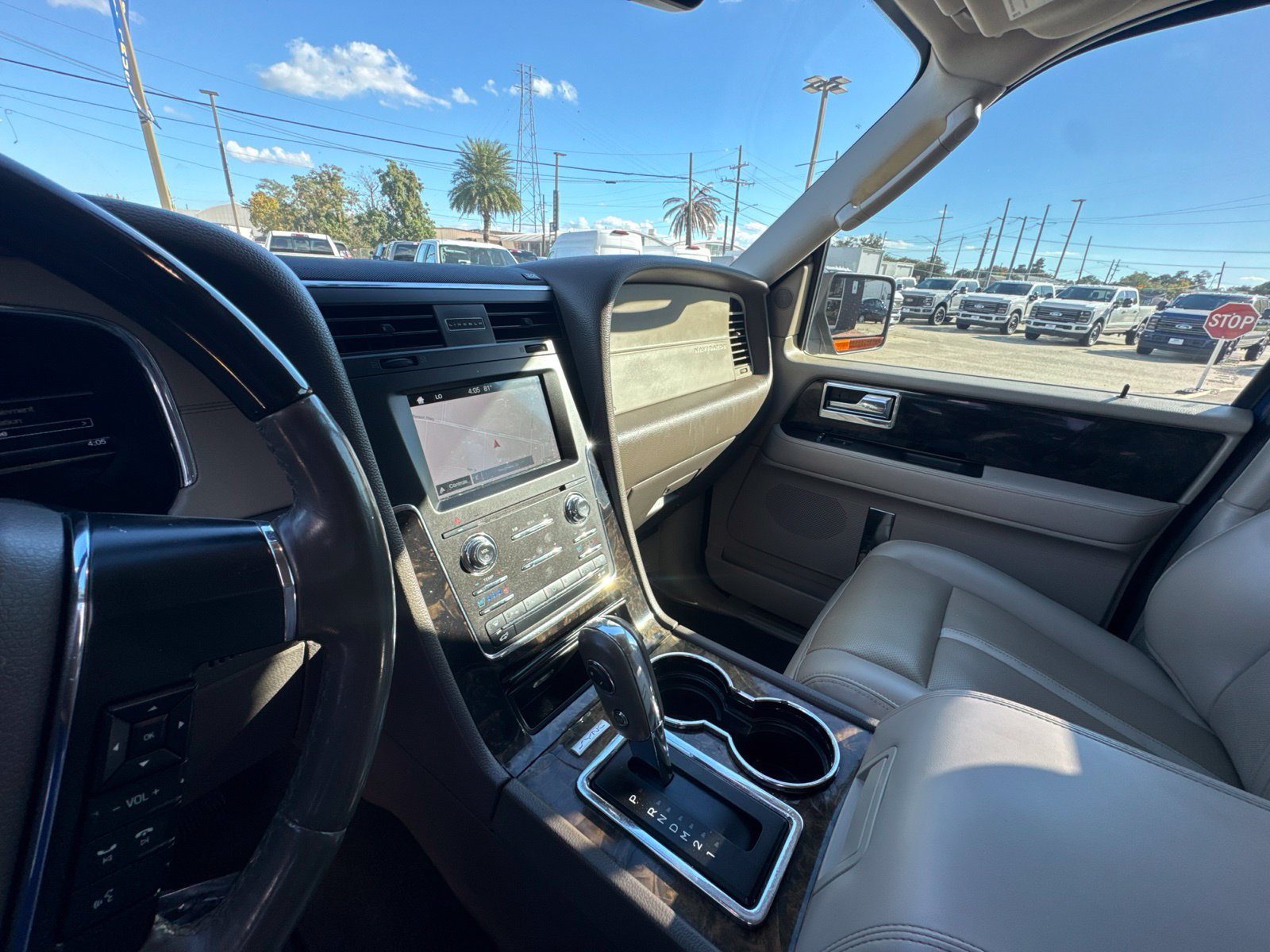Used 2017 Lincoln Navigator Select RWD image 16