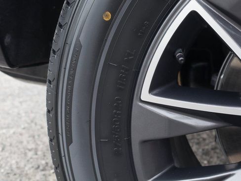 Used 2022 Chevrolet Suburban Z71 w/ Luxury Package image 46