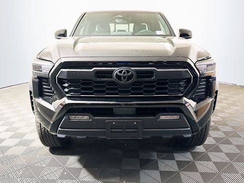 Used 2025 Toyota Tacoma TRD Off-Road w/ TRD Off Road Upgrade Package AWD/4WD image 4