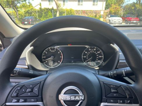 Used 2025 Nissan Altima 2.5 SV FWD image 28