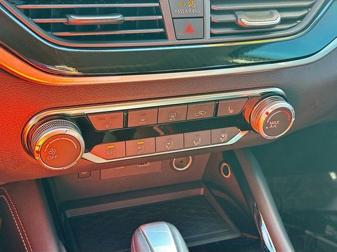 Used 2024 Nissan Altima 2.5 SR w/ SR Premium Package image 21