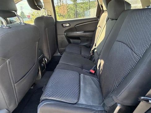 Used 2019 Dodge Journey SE image 14