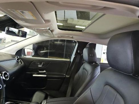 Used 2021 Mercedes-Benz GLA 250 4MATIC w/ Premium Package image 11