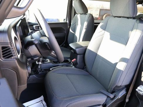 Used 2024 Jeep Wrangler Willys image 9