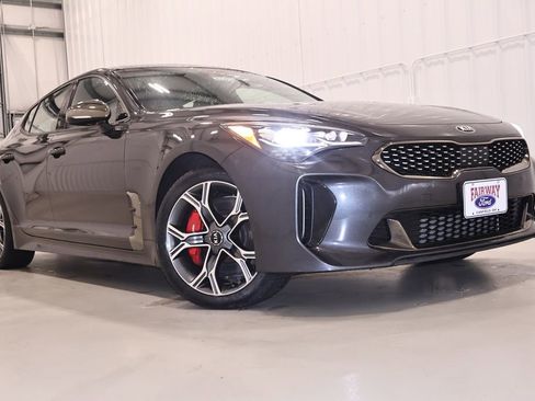 Used 2018 Kia Stinger GT1 AWD/4WD image 39