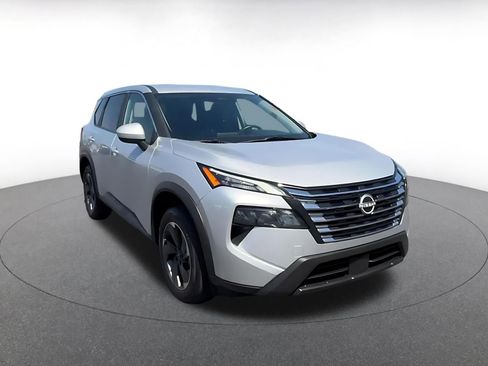 Used 2025 Nissan Rogue SV FWD image 3