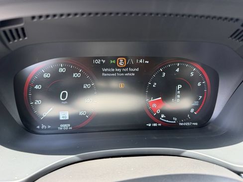 Used 2019 Volvo XC60 T5 Momentum w/ Multimedia Package AWD/4WD image 26