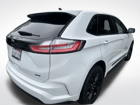 Used 2024 Ford Edge SE w/ Black Appearance Package image 4