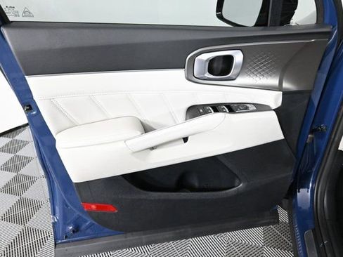 Certified 2025 Kia Sorento SX image 20