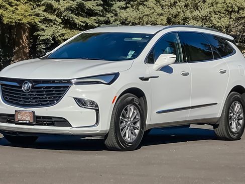 Used 2024 Buick Enclave Premium image 9