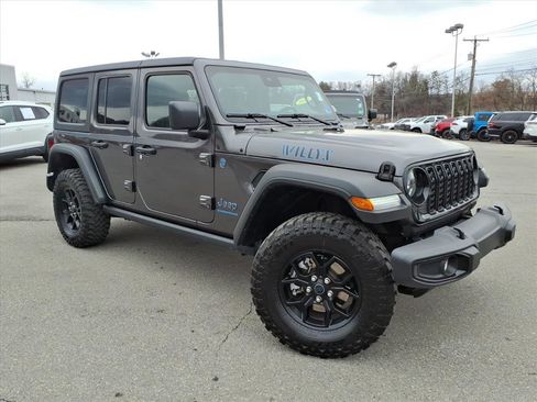 Used 2025 Jeep Wrangler Willys image 2