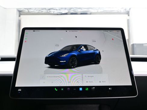 Used 2023 Tesla Model Y Long Range image 19
