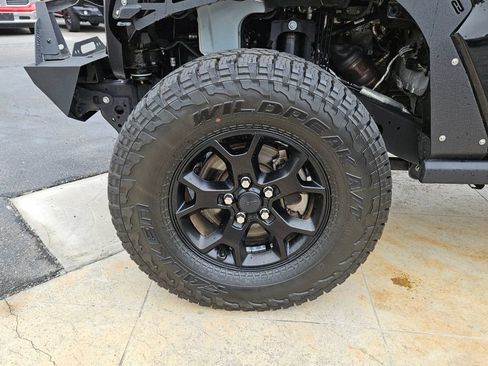 Used 2023 Jeep Gladiator Sport AWD/4WD image 9