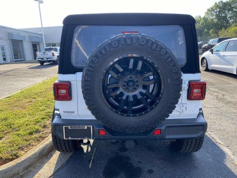 Used 2019 Jeep Wrangler Unlimited Sahara w/ Quick Order Package 24M Moab AWD/4WD image 6