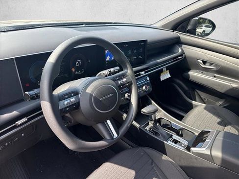 Certified 2025 Hyundai Santa Cruz SE FWD image 3