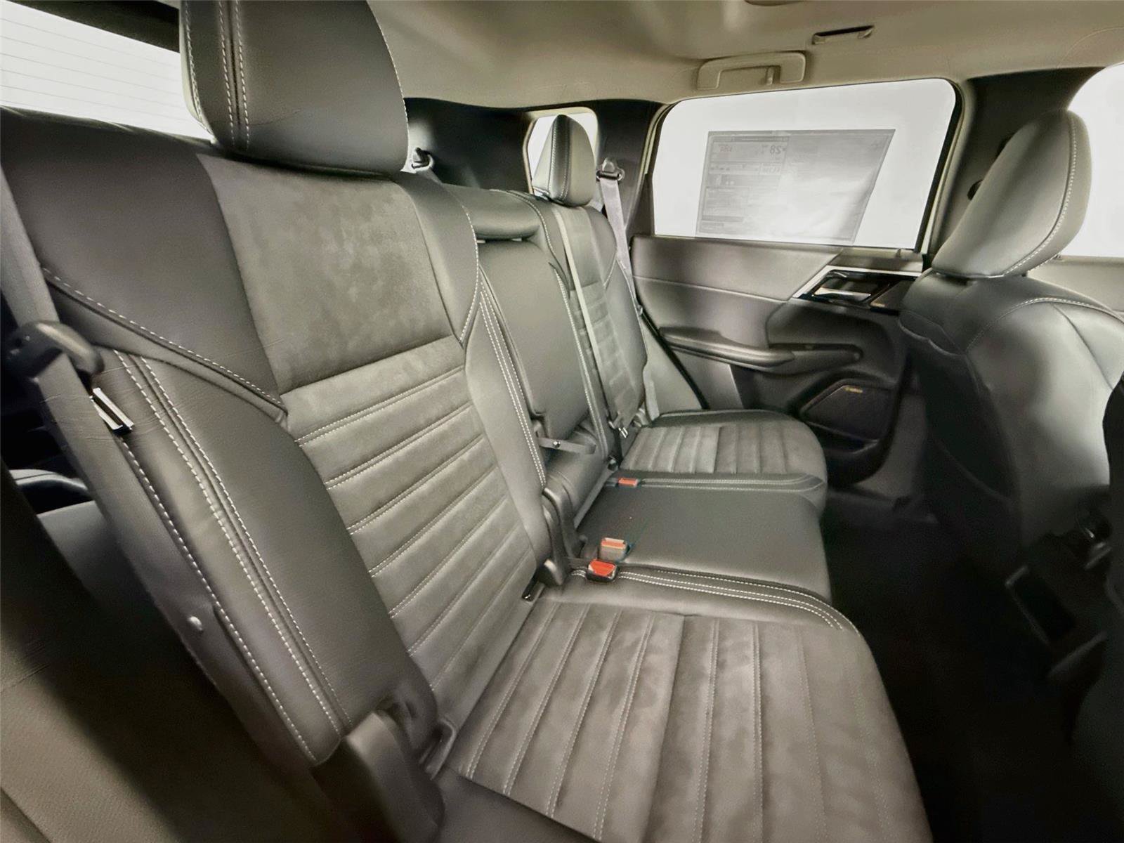 New 2026 Mitsubishi Outlander SE FWD image 19