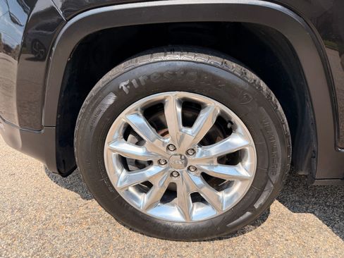 Used 2016 Jeep Cherokee Limited AWD/4WD image 39
