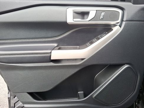 Used 2022 Ford Explorer XLT w/ Equipment Group 202A image 13