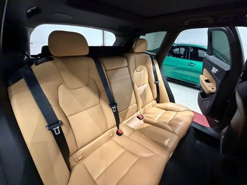 Used 2019 Volvo XC60 T6 Momentum w/ Advanced Package AWD/4WD image 30