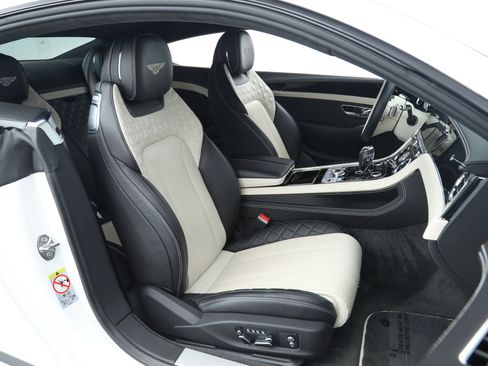 Used 2021 Bentley Continental GT V8 image 15