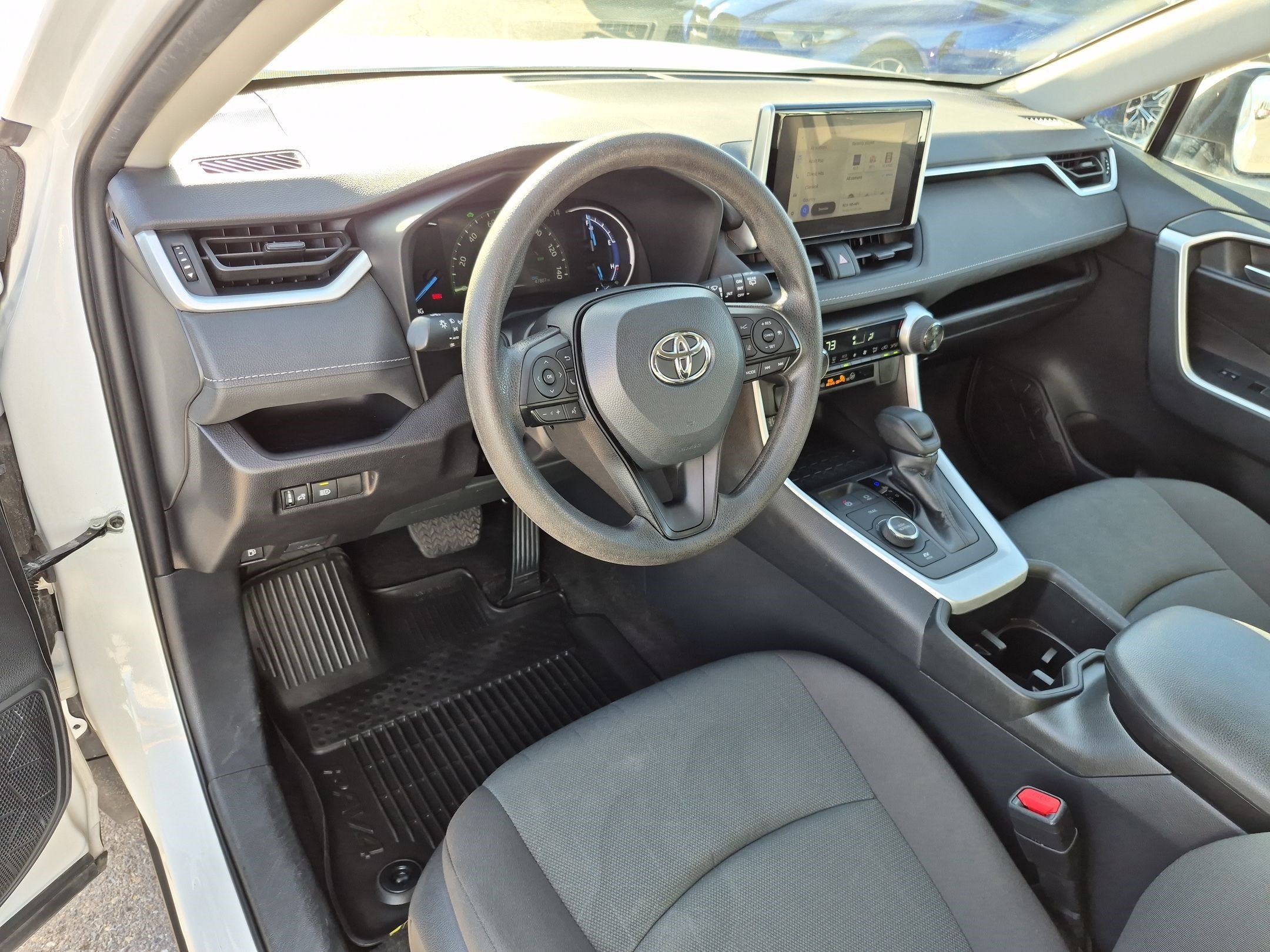 Used 2025 Toyota RAV4 XLE AWD/4WD image 14
