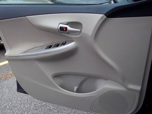 Used 2013 Toyota Corolla LE FWD image 13