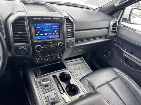 Used 2020 Ford Expedition Max XLT image 18