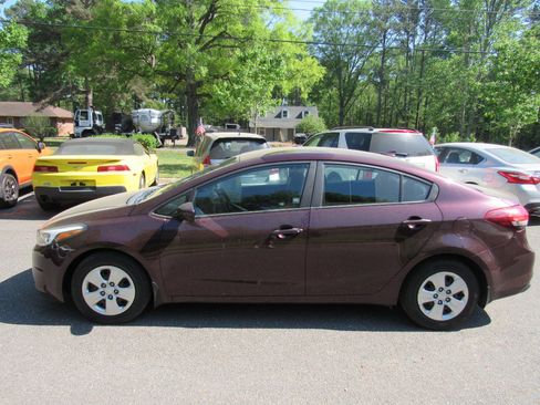 Used 2017 Kia Forte LX FWD image 3