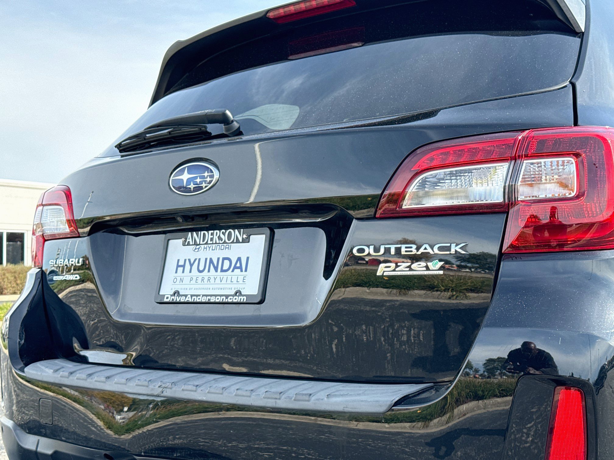 Used 2017 Subaru Outback 2.5i Touring AWD/4WD image 6