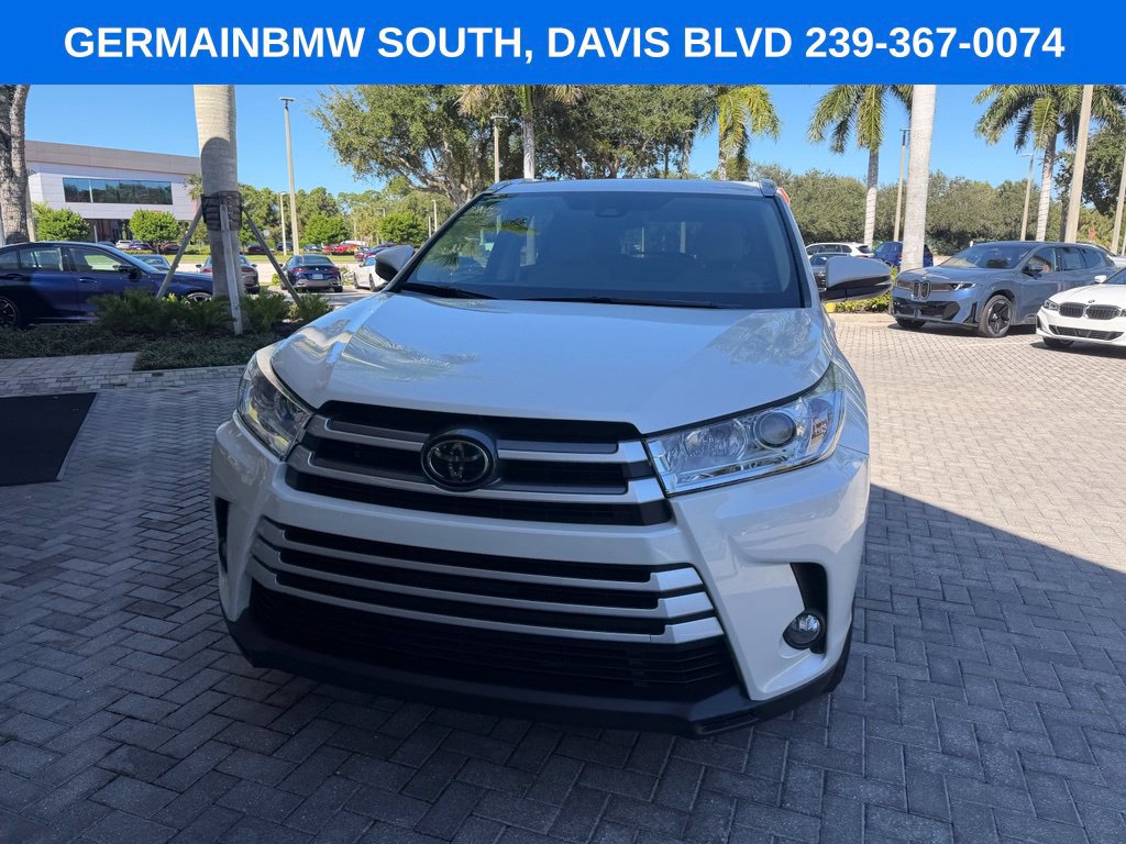 Used 2019 Toyota Highlander XLE FWD image 3