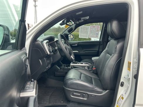 Used 2023 Toyota Tacoma Limited image 12