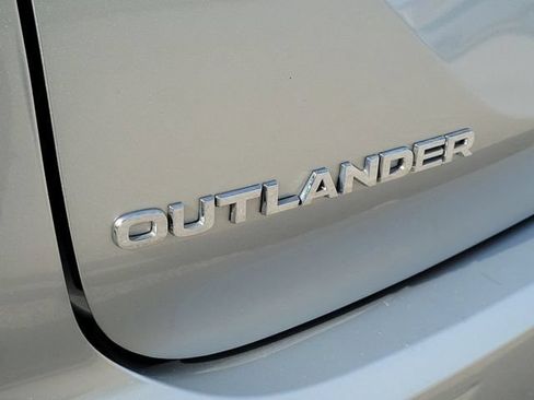 Used 2024 Mitsubishi Outlander SE AWD/4WD image 9