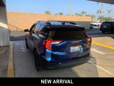 Used 2023 GMC Terrain SLE w/ Driver Convenience Package image 6