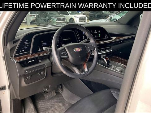 Used 2024 Cadillac Escalade Luxury RWD image 13