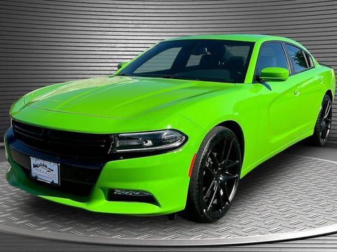 Used 2017 Dodge Charger SXT w/ Rallye Group RWD image 3