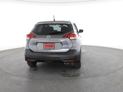 Used 2020 Nissan Kicks S image 11