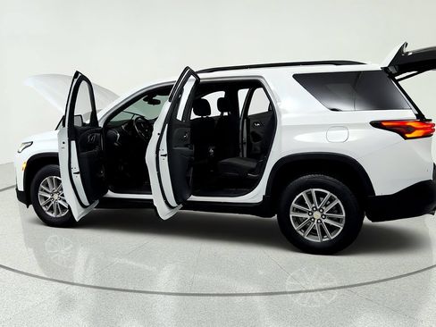 Used 2024 Chevrolet Traverse LT FWD image 10
