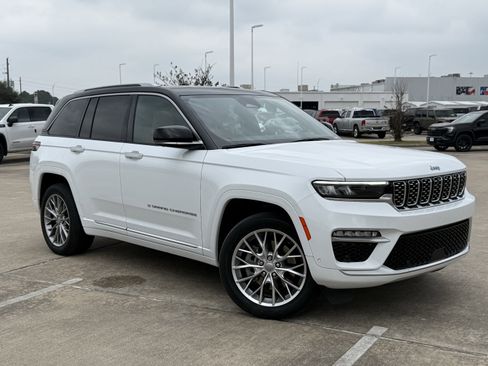 Used 2022 Jeep Grand Cherokee Summit w/ Luxury Tech Group V image 2