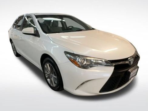 Used 2017 Toyota Camry XLE FWD image 2