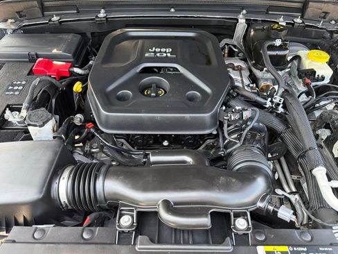 Used 2019 Jeep Wrangler Unlimited Sport S AWD/4WD image 8
