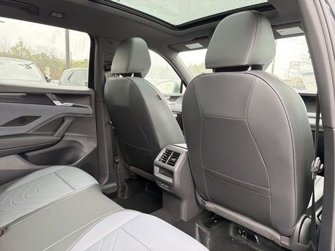 New 2026 Volkswagen Tiguan SE R-Line FWD image 18