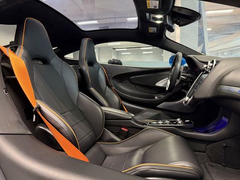 Used 2023 McLaren GT RWD image 15