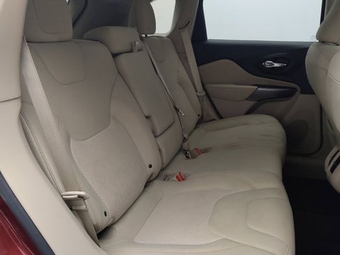 Used 2019 Jeep Cherokee Latitude w/ Popular Appearance Group image 19