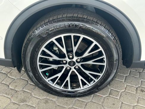 Certified 2024 Ford Escape SE w/ PHEV Premium Package image 19