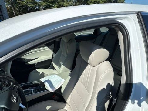 Used 2022 Honda Accord Touring image 14
