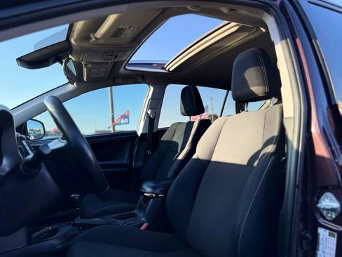 Used 2017 Toyota RAV4 XLE FWD image 12
